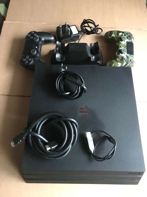 BOXED PS4 PRO CONSOLE8 1TH HDD*MODEL:CUH-7116B*I GAME(DEUS EX)*2 SONY CONTROLLERS